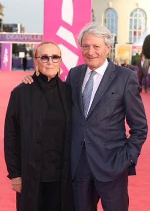 Le Maire de Deauville Philippe Augier et sa femme Beatrice Augier Arrivées à la première du film The summer book lors du 51ème Festival du Cinéma Américain de Deauville le 10 septembre 2025 Denis Guignebourg Bestimage Arriving at the premiere of the film The Summer Book at the 51st Deauville American Film Festival on 10 September 2025 Deauville France  Copyright: xDenisxGuignebourgx xBestimagexDenisxGuignebourgx xBestimagex