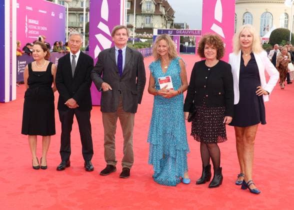 Joyce Meynard, winner of the Lucien Barrière Prize for American Novels for her book Par où entre la lumière Arriving at the premiere of the film The Summer Book at the 51st Deauville American Film Festival on 10 September 2025 Denis Guignebourg Bestimage Arriving at the premiere of the film The Summer Book at the 51st Deauville American Film Festival on 10 September 2025 Deauville France  Copyright: xDenisxGuignebourgx xBestimagexDenisxGuignebourgx xBestimagex