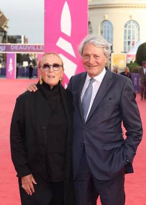 Le Maire de Deauville Philippe Augier et sa femme Beatrice Augier Arrivées à la première du film The summer book lors du 51ème Festival du Cinéma Américain de Deauville le 10 septembre 2025 Denis Guignebourg Bestimage Arriving at the premiere of the film The Summer Book at the 51st Deauville American Film Festival on 10 September 2025 Deauville France  Copyright: xDenisxGuignebourgx xBestimagexDenisxGuignebourgx xBestimagex