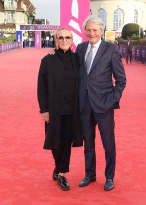 Le Maire de Deauville Philippe Augier et sa femme Beatrice Augier Arrivées à la première du film The summer book lors du 51ème Festival du Cinéma Américain de Deauville le 10 septembre 2025 Denis Guignebourg Bestimage Arriving at the premiere of the film The Summer Book at the 51st Deauville American Film Festival on 10 September 2025 Deauville France  Copyright: xDenisxGuignebourgx xBestimagexDenisxGuignebourgx xBestimagex