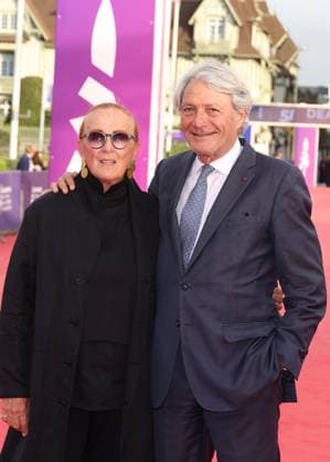 Le Maire de Deauville Philippe Augier et sa femme Beatrice Augier Arrivées à la première du film The summer book lors du 51ème Festival du Cinéma Américain de Deauville le 10 septembre 2025 Denis Guignebourg Bestimage Arriving at the premiere of the film The Summer Book at the 51st Deauville American Film Festival on 10 September 2025 Deauville France  Copyright: xDenisxGuignebourgx xBestimagexDenisxGuignebourgx xBestimagex