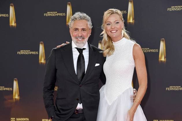 Roland Trettl und Miriam Höller bei der Ankunft zu der Verleihung des Deutschen Fernsehpreis in den MMC Studios in Koeln am 10.09.2025
