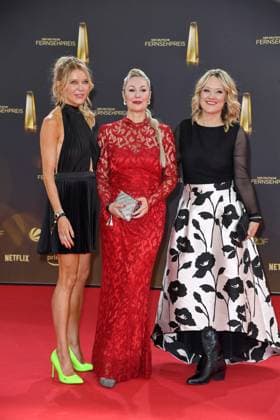 Laura Karasek, Lisa Feller und Ruth Moschner bei der Ankunft zu der Verleihung des Deutschen Fernsehpreis in den MMC Studios in Koeln am 10.09.2025