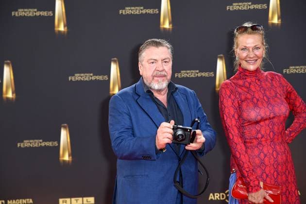 Armin Rohde und Angela Freifrau von Schilling bei der Ankunft zu der Verleihung des Deutschen Fernsehpreis in den MMC Studios in Koeln am 10.09.2025