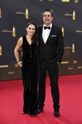 Heidrun Buchmaier und Bastian Pastewka bei der Ankunft zu der Verleihung des Deutschen Fernsehpreis in den MMC Studios in Koeln am 10.09.2025