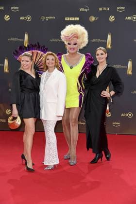 Caroline Frier, Annette Frier, Olivia Jon und Martina Hill bei der Ankunft zu der Verleihung des Deutschen Fernsehpreis in den MMC Studios in Koeln am 10.09.2025