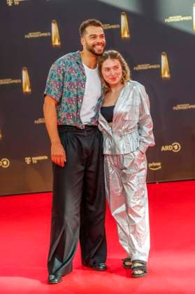 abb Bianca Heinicke mit Freund Timothy Hill zu Gast auf dem roten Teppich bei der Verleihung Der Deutsche Fernsehpreis 2025 in den MMC Studios am 0.09.2025 in Koeln NRW Deutschland