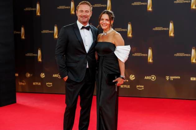 abb Julia Roentgen, Sasha Ehefrau zu Gast auf dem roten Teppich bei der Verleihung Der Deutsche Fernsehpreis 2025 in den MMC Studios am 0.09.2025 in Koeln NRW Deutschland