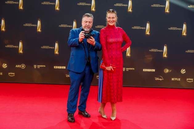 abb Armin Rohde Schauspieler mit Frau Karen Boehne zu Gast auf dem roten Teppich bei der Verleihung Der Deutsche Fernsehpreis 2025 in den MMC Studios am 0.09.2025 in Koeln NRW Deutschland