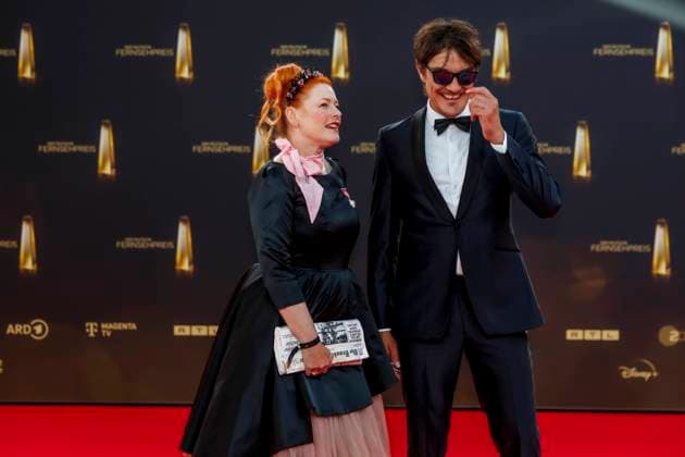 abb Matze Knop und Enie van de Meiklokjes zu Gast auf dem roten Teppich bei der Verleihung Der Deutsche Fernsehpreis 2025 in den MMC Studios am 0.09.2025 in Koeln NRW Deutschland