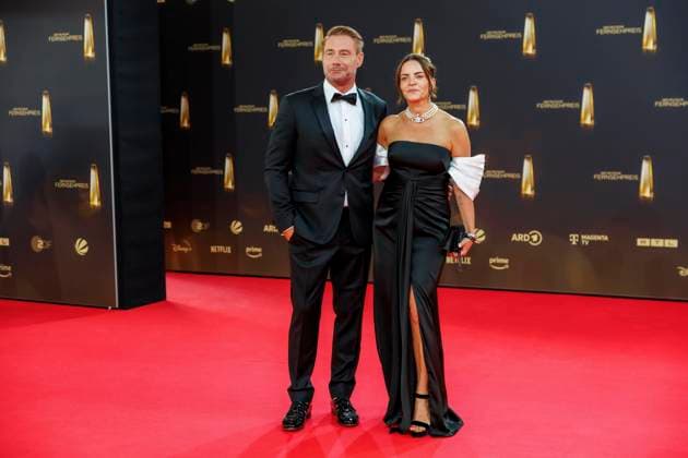 abb Julia Roentgen, Sasha Ehefrau zu Gast auf dem roten Teppich bei der Verleihung Der Deutsche Fernsehpreis 2025 in den MMC Studios am 0.09.2025 in Koeln NRW Deutschland