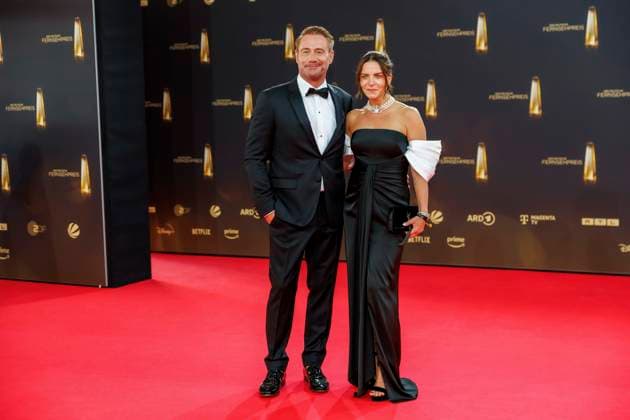 abb Julia Roentgen, Sasha Ehefrau zu Gast auf dem roten Teppich bei der Verleihung Der Deutsche Fernsehpreis 2025 in den MMC Studios am 0.09.2025 in Koeln NRW Deutschland