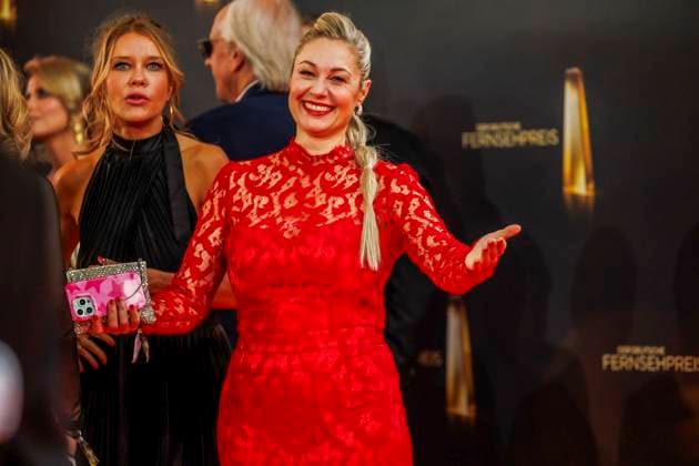 abb Laura Karasek, Ruth Moschner zu Gast auf dem roten Teppich bei der Verleihung Der Deutsche Fernsehpreis 2025 in den MMC Studios am 0.09.2025 in Koeln NRW Deutschland