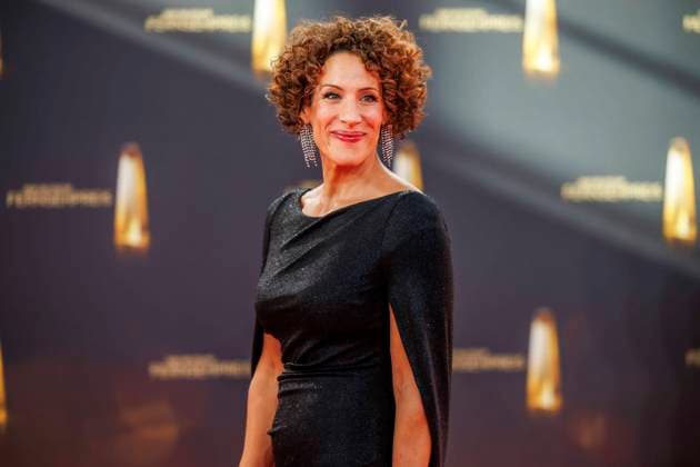 abb Lissy Ishag rotes Kleid zu Gast auf dem roten Teppich bei der Verleihung Der Deutsche Fernsehpreis 2025 in den MMC Studios am 0.09.2025 in Koeln NRW Deutschland
