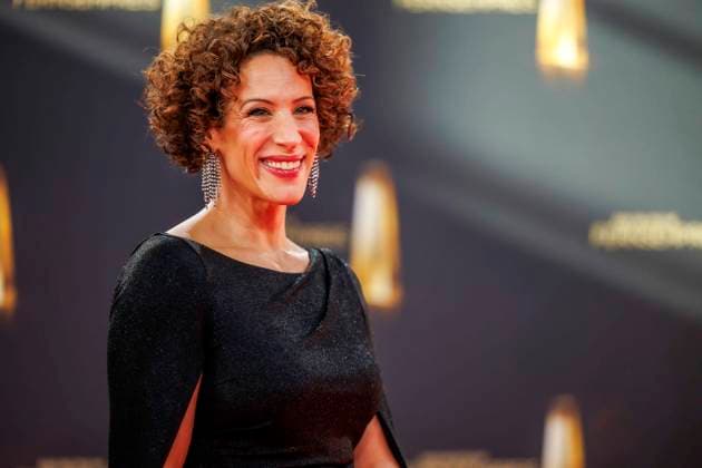 abb Lissy Ishag rotes Kleid zu Gast auf dem roten Teppich bei der Verleihung Der Deutsche Fernsehpreis 2025 in den MMC Studios am 0.09.2025 in Koeln NRW Deutschland