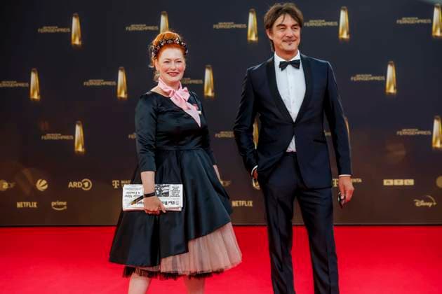 abb Matze Knop und Enie van de Meiklokjes zu Gast auf dem roten Teppich bei der Verleihung Der Deutsche Fernsehpreis 2025 in den MMC Studios am 0.09.2025 in Koeln NRW Deutschland