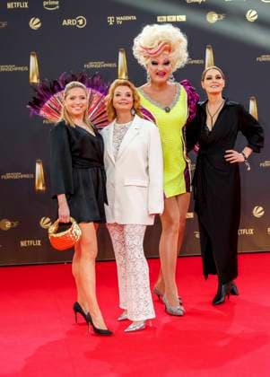 abb Caroline Frier, Annette Frier, Olivia Jones und Martina Hill zu Gast auf dem roten Teppich bei der Verleihung Der Deutsche Fernsehpreis 2025 in den MMC Studios am 0.09.2025 in Koeln NRW Deutschland