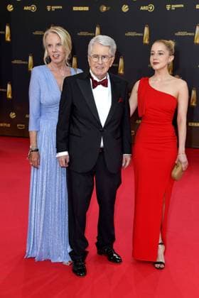 Britta Gessler, Frank Elstner und Enya Elstner bei der Verleihung vom Deutschen Fernsehpreis am 10.09.2025 in Koeln Deutscher Fernsehpreis Verleihung 2025 in Koeln