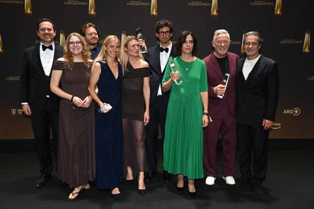 Otto STEINER (2.v..) und das Team von Kaulitz & Kaulitz Staffel 2 Preistraeger Beste Unterhaltung Reality Verleihung des Deutschen Fernsehpreises, Der Deutsche Fernsehpreis 2025, Deutscher Fernsehpreis 2025 in den MMC Studios Koeln, am 10.09.2025.