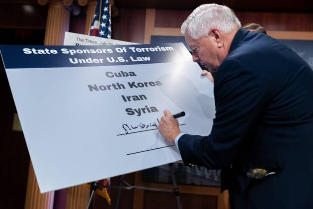 Bilder des Jahres 2025, News September 09 News Bilder des Tages Russia State Sponsor of Terrorism Senate Presser in Washington DC. WASHINGTON, DC - SEPTEMBER 11: Senator Lindsey Graham (R-SC) adds Russia! to a list of state sponsors of terrorism during a press conference supporting legislation to designate Russia as a state sponsor of terrorism, alongside other Senators, in Washington, DC on September 11, 2025. Nathan Posner Anadolu Washington United States. Editorial use only. Please get in touch for any other usage.  Copyright: x2025xAnadoluxNathanxPosnerx