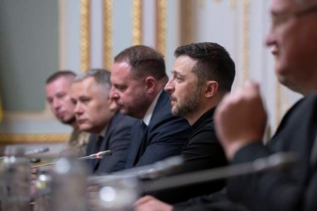September 11, 2025, Kyiv, Kiev Oblast, Ukraine: Ukrainian President Volodymyr Zelenskyy, right, listens to Finnish President Alexander Stubb, during a bilateral meeting at the Mariinsky Palace, September 11, 2025 in Kyiv, Ukraine. Kyiv Ukraine - ZUMAp138 20250911_zaa_p138_022 Copyright: xUkrainexPresidency UkrainianxPrex