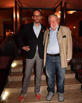 Anselm Bilgri mit Ehemann Premiere Achtsam Morden Komödie im Bayerischen Hof München 11. September 2025