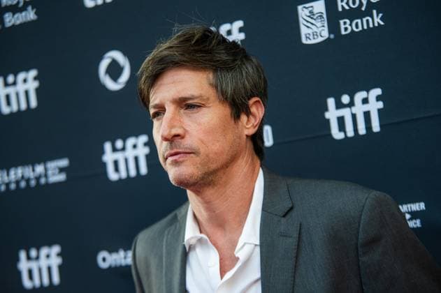 September 11, 2025, Toronto, On, Canada: Simon Rex arrives on the red carpet for Easy s Waltz at the Toronto International Film Festival in Toronto on Thursday, September 11, 2025. Toronto Canada  - ZUMAc35_ 20250911_zaf_c35_219 Copyright: xLauraxProctorx