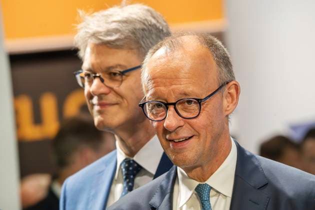 Bundeskanzler Friedrich Merz, Bundesverkehrsminister Patrick Schnieder, Messerundgang zur Eröffnung der IAA Mobility 2025, Messe München, 9. September 2025 Deutschland, München, 9. September 2025, Bundeskanzler Friedrich Merz, Bundesverkehrsminister Patrick Schnieder, Messerundgang zur Eröffnung der der IAA Mobility 2025, internationale Automesse vom 9. bis 14. September 2025, Verkehr, Mobilität, Autoindustrie, Automobilindustrie, Wirtschaft, Ausstellung, Bayern, bayerisch, *** Federal Chancellor Friedrich Merz, Federal Minister of Transport Patrick Schnieder, tour of the exhibition at the opening of the IAA Mobility 2025, Messe München, 9 September 2025 Germany, Munich, 9 September 2025, Federal Chancellor Friedrich Merz, Federal Mini