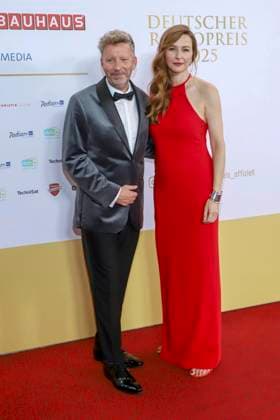 abb Thorsten Schorn, Katrin Bauerfeind Moderatoren Duo auf dem roten Teppich bei der Verleihung des Deutschen Radiopreis 2025 in der Neuen Flora am 11.09.2025 in Hamburg Hamburg Deutschland