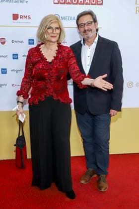 abb Susanne Holst mit Manuel Galvez Castillo zu Gast auf dem roten Teppich bei der Verleihung des Deutschen Radiopreis 2025 in der Neuen Flora am 11.09.2025 in Hamburg Hamburg Deutschland