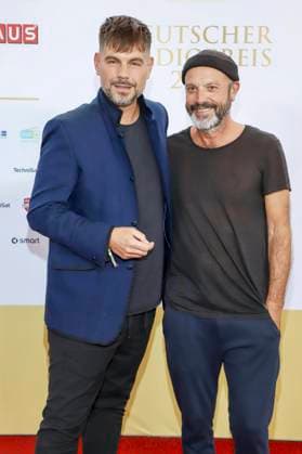 abb Nevio Passaro Jan Plewka zu Gast auf dem roten Teppich bei der Verleihung des Deutschen Radiopreis 2025 in der Neuen Flora am 11.09.2025 in Hamburg Hamburg Deutschland