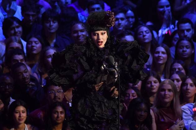 MTV Video Music Awards 2025 in Elmont, USA - 07 Sep 2025 Lady Gaga receives MTV s VMA for Artist of the Year onstage during the 2025 MTV Video Music Awards at UBS Arena. Elmont United States Copyright: xImagexSpacex xSOPAxImagesx MTV_VMAS25_SHOW_729