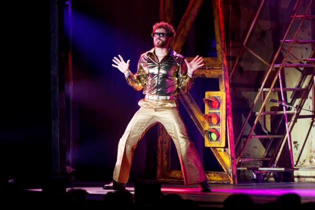 Sänger Joey Heindle bei der Premiere des Kult-Musicals Saturday Night Fever im Capitol Theater. Düsseldorf, 11.09.2025 NRW Deutschland Copyright: xChristophxHardtx