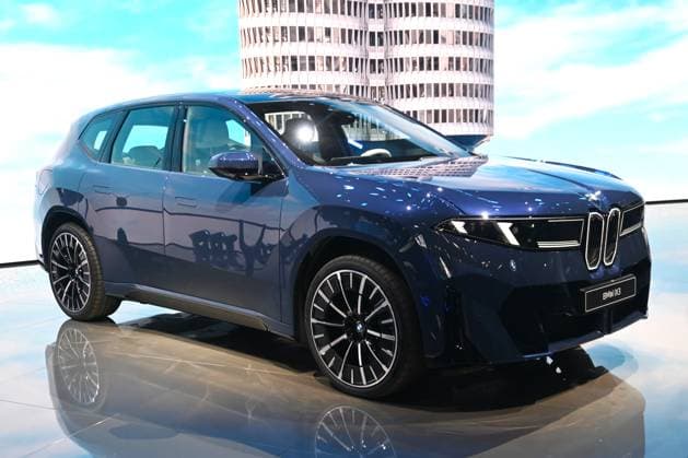 Die Internationale Automobil-Ausstellung, kurz IAA, ist eine der grössten und international bedeutendsten Automobil-Fachmessen. Die IAA Mobility findet alle zwei Jahre auf dem Messegelände der Messe München statt. Foto: Der neue BMW iX3 *** The International Motor Show, or IAA for short, is one of the largest and most important international automotive trade fairs The IAA Mobility takes place every two years at the Messe München exhibition center Photo The new BMW iX3