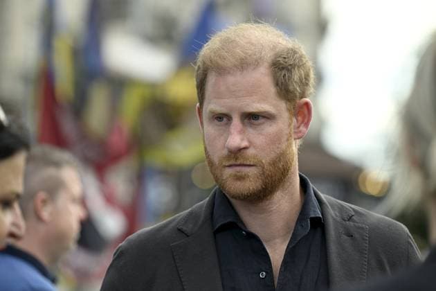 Britain s Prince Harry, Duke of Sussex visits makeshift memorial for Ukrainian and foreign soldiers at Independence Square Maidan in Kyiv, Ukraine on September 12, 2025. Prince Harry, the Duke of Sussex, made a surprise visit to the Ukrainian capital Kyiv on Friday. Kiev Ukraine  Copyright: xEmmixKorhonenx LKFTJK20250912165718YQVC