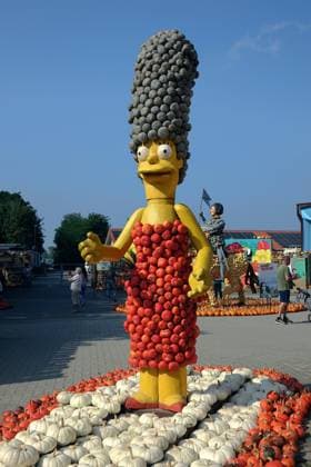 Marge Simpson auf der Kürbisausstellung im Spargelhof Klaistow Marge Simpson auf der Kürbisausstellung im Spargelhof Klaistow, 09.09.2025, Klaistow, Glindower Strasse, Brandenburg, Im Spargel- und Erlebnishof Klaistow befindet sich eine Kürbisausstellung mit Marge Simpson. *** Marge Simpson at the pumpkin exhibition at Spargelhof Klaistow Marge Simpson at the pumpkin exhibition at Spargelhof Klaistow, 09 09 2025, Klaistow, Glindower Strasse, Brandenburg, There is a pumpkin exhibition with Marge Simpson at Spargel und Erlebnishof Klaistow