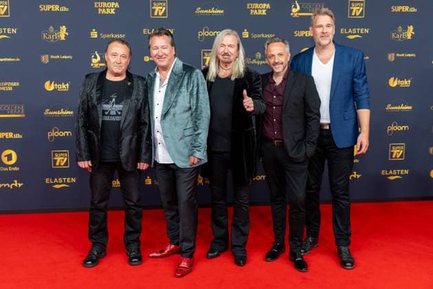 Preisverleihung Goldene Henne 2025 12.09.2025 Leipzig, Messe-Allee 1 (Leipziger Messe) Im Foto: Band Karat Am Freitagabend findet die Verleihung der Goldenen Henne 2025, gemeinsam veranstaltet von SuperIllu und MDR-Fernsehen, wieder in Leipzig statt. Deutschlands größter Publikumspreis feiert in diesem Jahr 35 Jahre Deutsche Einheit und 30 Jahre GOLDENE HENNE. Dazu eingeladen sind zahlreiche regionale, nationale und internationale Stars. Die Preisverleihung findet in der Messe Leipzig statt. Leipzig Messe Leipzig Sachsen Deutschland Copyright: xEHLxMedia BjörnxStachx 20250912_goldene-henne-teppich-1_25