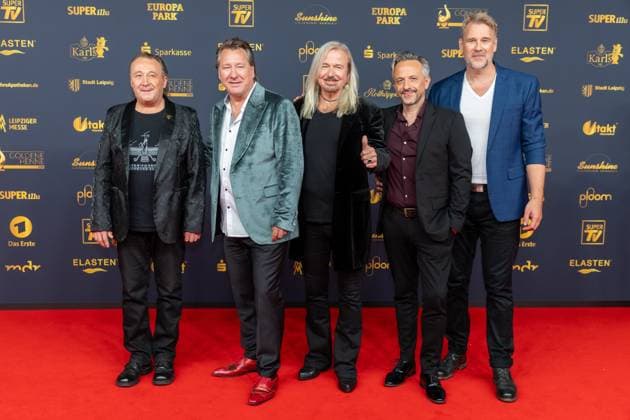 Preisverleihung Goldene Henne 2025 12.09.2025 Leipzig, Messe-Allee 1 (Leipziger Messe) Im Foto: Band Karat Am Freitagabend findet die Verleihung der Goldenen Henne 2025, gemeinsam veranstaltet von SuperIllu und MDR-Fernsehen, wieder in Leipzig statt. Deutschlands größter Publikumspreis feiert in diesem Jahr 35 Jahre Deutsche Einheit und 30 Jahre GOLDENE HENNE. Dazu eingeladen sind zahlreiche regionale, nationale und internationale Stars. Die Preisverleihung findet in der Messe Leipzig statt. Leipzig Messe Leipzig Sachsen Deutschland Copyright: xEHLxMedia BjörnxStachx 20250912_goldene-henne-teppich-1_26