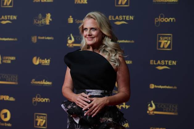 Verleihung der Goldenen Henne 2025 Barbara Schöneberger (deutsche Fernsehmoderatorin, Nominierte in der Kategorie Entertainment) auf dem roten Teppich. Verleihung der Goldenen Henne 2025 am 12.09.2025 in der Leipziger Messe, Halle 1. Leipzig, Sachsen, Deutschland.