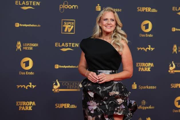 Verleihung der Goldenen Henne 2025 Barbara Schöneberger (deutsche Fernsehmoderatorin, Nominierte in der Kategorie Entertainment) auf dem roten Teppich. Verleihung der Goldenen Henne 2025 am 12.09.2025 in der Leipziger Messe, Halle 1. Leipzig, Sachsen, Deutschland.