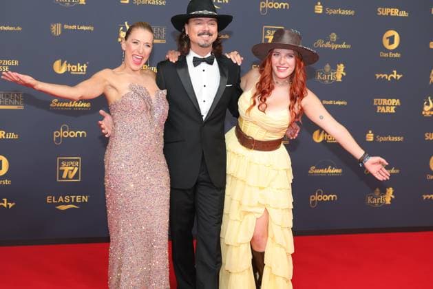 Verleihung der Goldenen Henne 2025 Stefanie Hertel mit Ehemann Lanny Lanner und Tochter Johanna Mross auf dem roten Teppich. Verleihung der Goldenen Henne 2025 am 12.09.2025 in der Leipziger Messe, Halle 1. Leipzig, Sachsen, Deutschland.