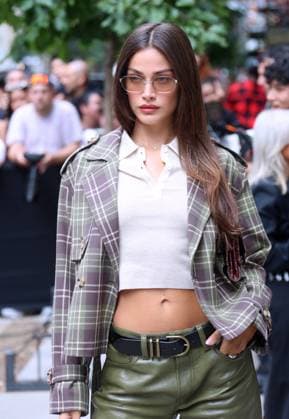Celebs at the Calvin Klein Fashion Show Guest arrives at the Calvin Klein show during the fashion week in New York on September 12, 2025. Photo by Charles Guerin ABACAPRESS.COM New York NY  Copyright: xGuerinxCharles ABACAx