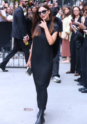 Celebs at the Calvin Klein Fashion Show Emily Ratajkowski arrives at the Calvin Klein show during the fashion week in New York on September 12, 2025. Photo by Charles Guerin ABACAPRESS.COM New York NY  Copyright: xGuerinxCharles ABACAx