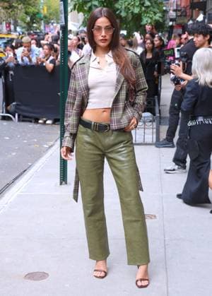 Celebs at the Calvin Klein Fashion Show Guest arrives at the Calvin Klein show during the fashion week in New York on September 12, 2025. Photo by Charles Guerin ABACAPRESS.COM New York NY  Copyright: xGuerinxCharles ABACAx