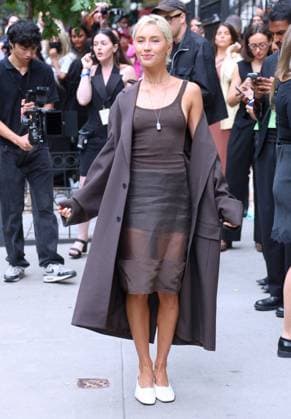 Celebs at the Calvin Klein Fashion Show Iris Law arrives at the Calvin Klein show during the fashion week in New York on September 12, 2025. Photo by Charles Guerin ABACAPRESS.COM New York NY  Copyright: xGuerinxCharles ABACAx