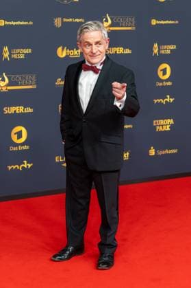 Preisverleihung Goldene Henne 2025 12.09.2025 Leipzig, Messe-Allee 1 (Leipziger Messe) Im Foto: Volker Zack-Michalowski, Schauspieler Am Freitagabend findet die Verleihung der Goldenen Henne 2025, gemeinsam veranstaltet von SuperIllu und MDR-Fernsehen, wieder in Leipzig statt. Deutschlands größter Publikumspreis feiert in diesem Jahr 35 Jahre Deutsche Einheit und 30 Jahre GOLDENE HENNE. Dazu eingeladen sind zahlreiche regionale, nationale und internationale Stars. Die Preisverleihung findet in der Messe Leipzig statt. Leipzig Messe Leipzig Sachsen Deutschland Copyright: xEHLxMedia BjörnxStachx 20250912_goldene-henne-teppich-2_21