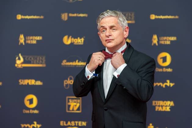 Preisverleihung Goldene Henne 2025 12.09.2025 Leipzig, Messe-Allee 1 (Leipziger Messe) Im Foto: Volker Zack-Michalowski, Schauspieler Am Freitagabend findet die Verleihung der Goldenen Henne 2025, gemeinsam veranstaltet von SuperIllu und MDR-Fernsehen, wieder in Leipzig statt. Deutschlands größter Publikumspreis feiert in diesem Jahr 35 Jahre Deutsche Einheit und 30 Jahre GOLDENE HENNE. Dazu eingeladen sind zahlreiche regionale, nationale und internationale Stars. Die Preisverleihung findet in der Messe Leipzig statt. Leipzig Messe Leipzig Sachsen Deutschland Copyright: xEHLxMedia BjörnxStachx 20250912_goldene-henne-teppich-2_23