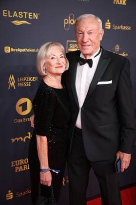 Goldene Henne 2025 Roter Teppich Roter Teppich Eduard (Ede) Geyer Ehem. Fußballspieler und Trainer und Frau Goldene Henne 2025, 12.09.2025, Leipzig Copyright: xEventpressxFuhrx