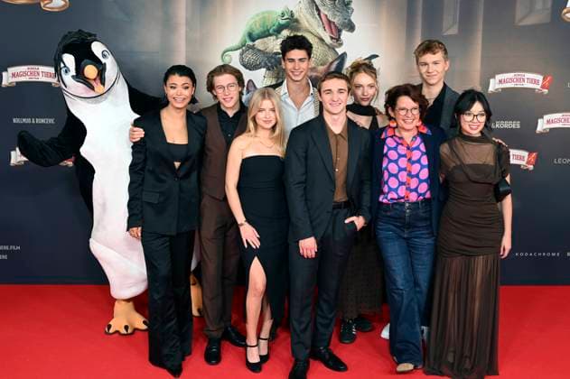 Tomomi Themann, Thilo Fridolin Matthes, Emilia Pieske, Loris Sichrovsky, Luis Vorbach, Emilia Maier, Margit Auer, Leonard Conrads und Purnima Grätz bei der Premiere des Kinofilms Die Schule der magischen Tiere 4 im Mathäser Filmpalast. München, 12.09.2025