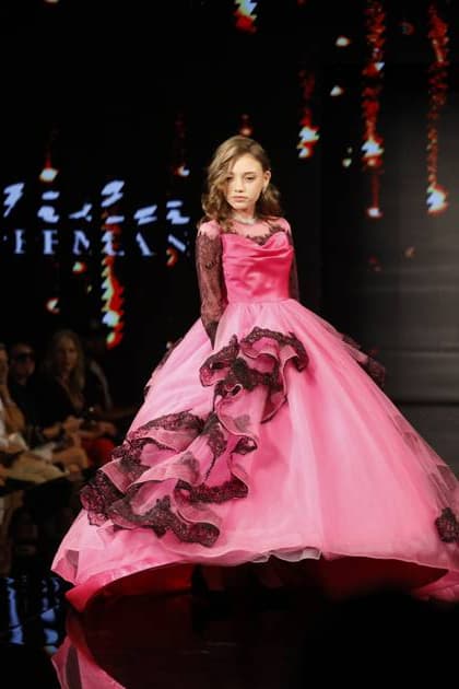 New York Fashion Week - Hoffman Models walk the runway during designer Mila Hoffman s Art Hearts Fashion Runway Shows at the Angel Orensanz Foundation in Lower Manhattan, New York, on September 12, 2025. The fashion show brims with creativity, avant-garde design, and style, reaffirming the Big Apple as the fashion capital of the world. NEW YORK United States  Copyright: xDeccioxSerranox originalFilename: serrano-notitle250912_npT6F.jpg